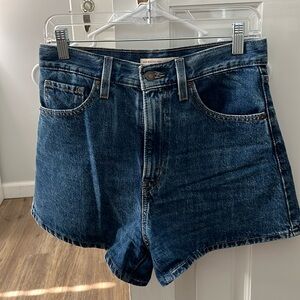 Levis high waisted mom short size 28